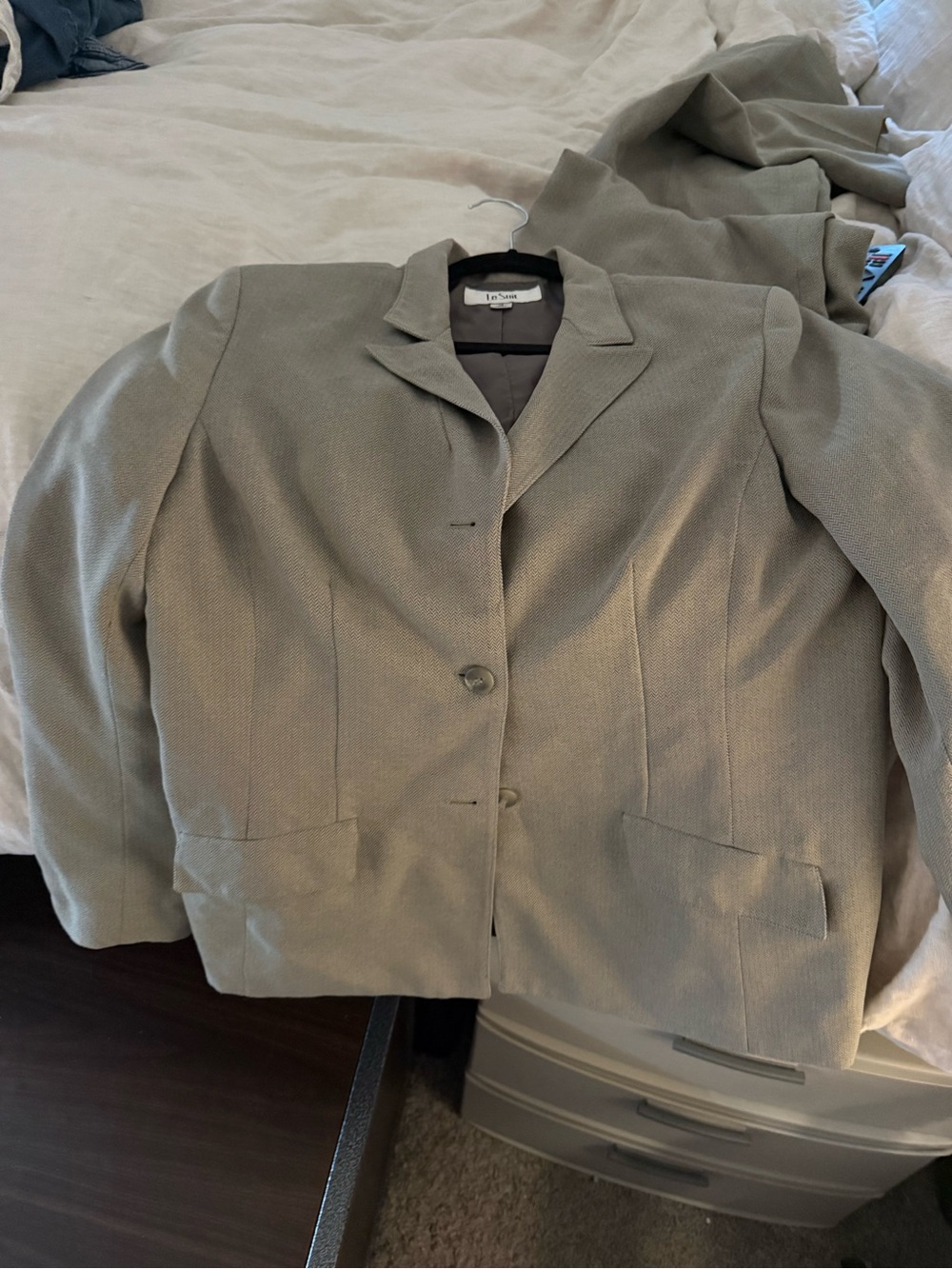 Beige Textured Suit (SET) - Picture 2 of 3